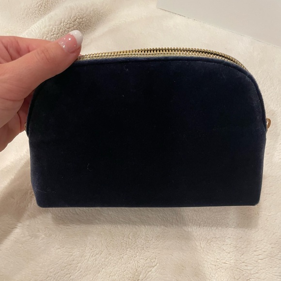 DIOR Velvet Makeup Pouch - Picture 6 of 8